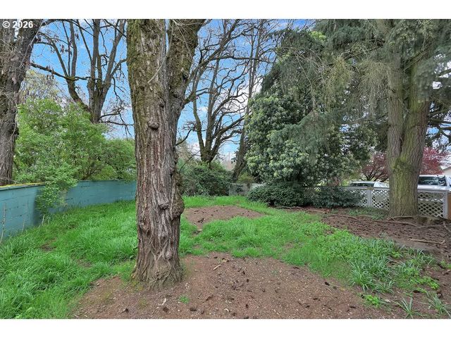 1215 IRVING Rd, Eugene, OR 97404