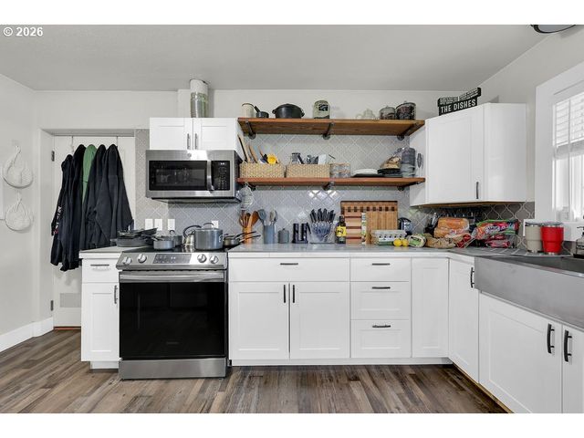 1215 IRVING Rd, Eugene, OR 97404