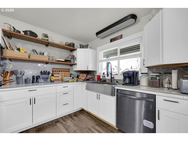 1215 IRVING Rd, Eugene, OR 97404