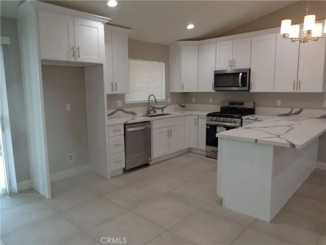 12744 Running Deer, Apple Valley, CA 92308