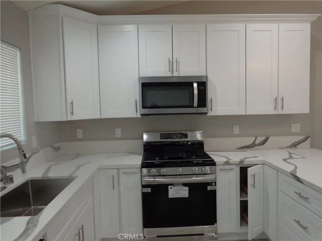 12744 Running Deer, Apple Valley, CA 92308