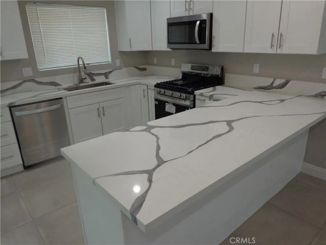 12744 Running Deer, Apple Valley, CA 92308