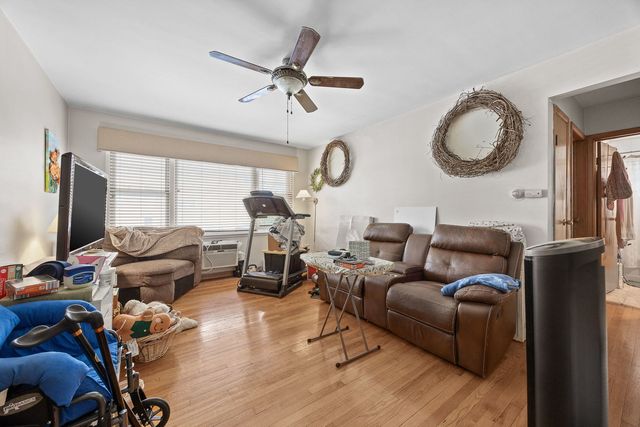 7730 Ogden Avenue, Lyons, IL 60534