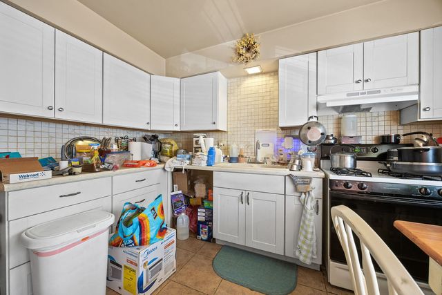 7730 Ogden Avenue, Lyons, IL 60534