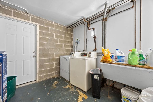 7730 Ogden Avenue, Lyons, IL 60534