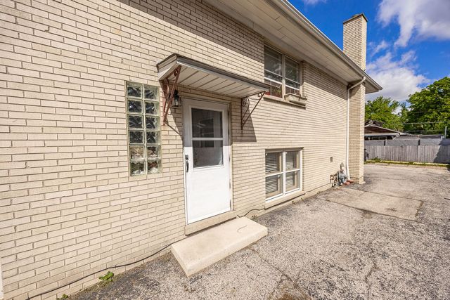7730 Ogden Avenue, Lyons, IL 60534