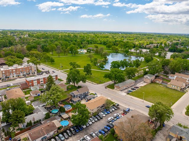 7730 Ogden Avenue, Lyons, IL 60534