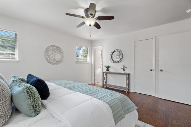 429 Ridgecrest Drive, Hurst, TX 76053