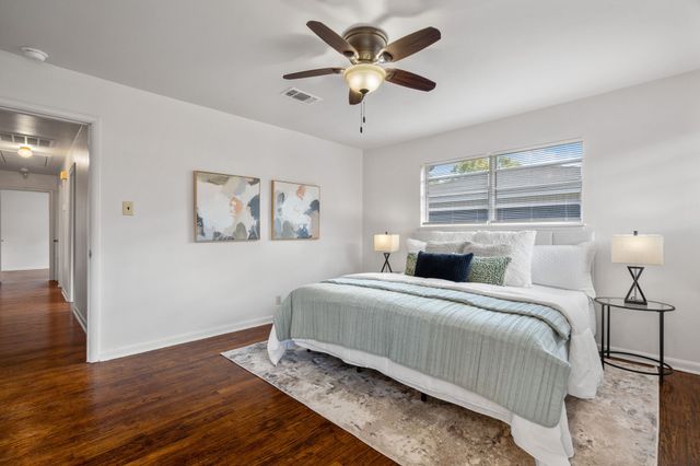 429 Ridgecrest Drive, Hurst, TX 76053