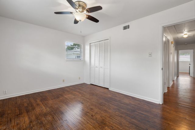 429 Ridgecrest Drive, Hurst, TX 76053