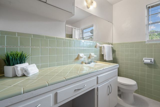 429 Ridgecrest Drive, Hurst, TX 76053