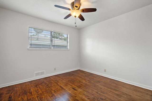 429 Ridgecrest Drive, Hurst, TX 76053