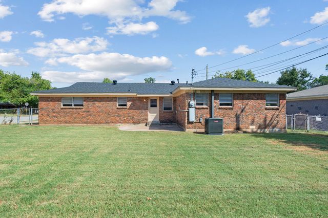 429 Ridgecrest Drive, Hurst, TX 76053