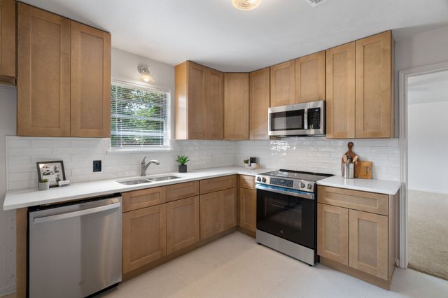 429 Ridgecrest Drive, Hurst, TX 76053