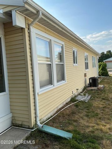 14 Gorginio Drive, Toms River, NJ 08757