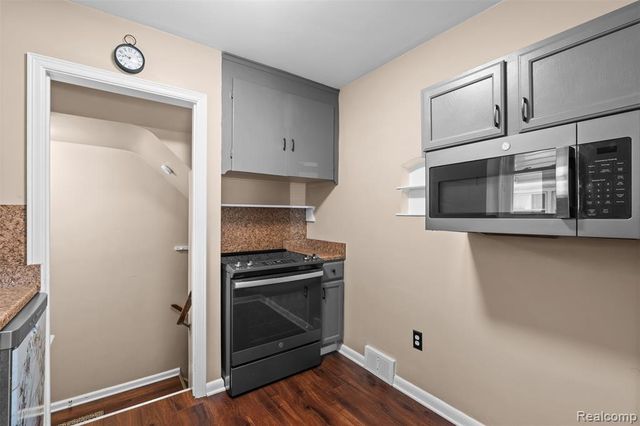 2100 21st Street, Wyandotte, MI 48192