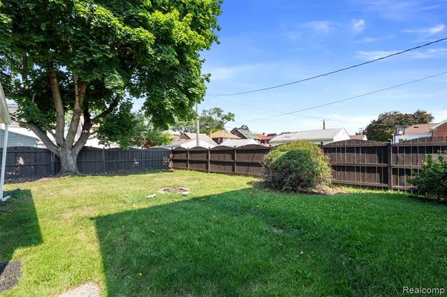 2100 21st Street, Wyandotte, MI 48192