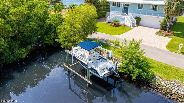 3968 Aloha LN, Bonita Springs, FL 34134
