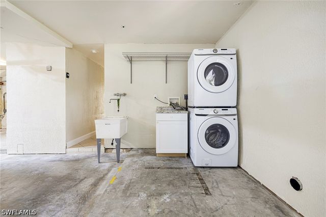 3968 Aloha LN, Bonita Springs, FL 34134