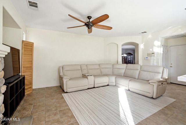 37633 Persimmon Lane, Palmdale, CA 93551