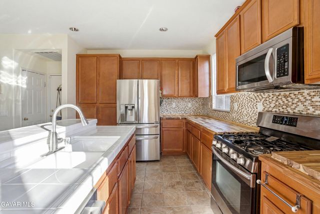 37633 Persimmon Lane, Palmdale, CA 93551