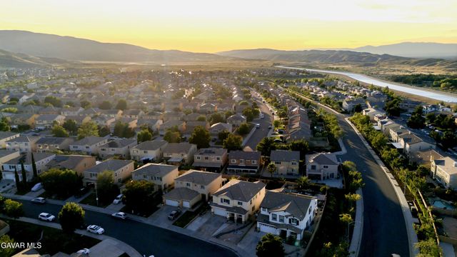 37633 Persimmon Lane, Palmdale, CA 93551