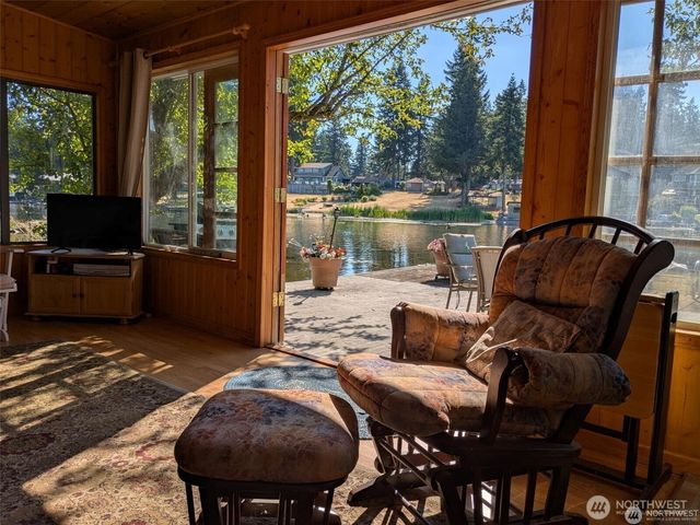 1111 Lake Sawyer Island, Black Diamond, WA 98010
