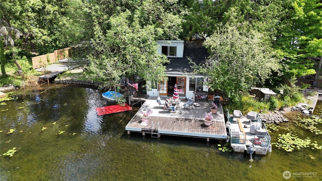 1111 Lake Sawyer Island, Black Diamond, WA 98010