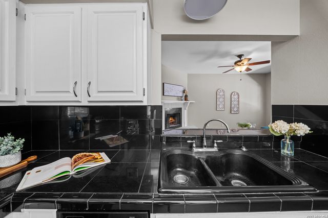 829 W Bitters Rd Apt 502, San Antonio, TX 78216