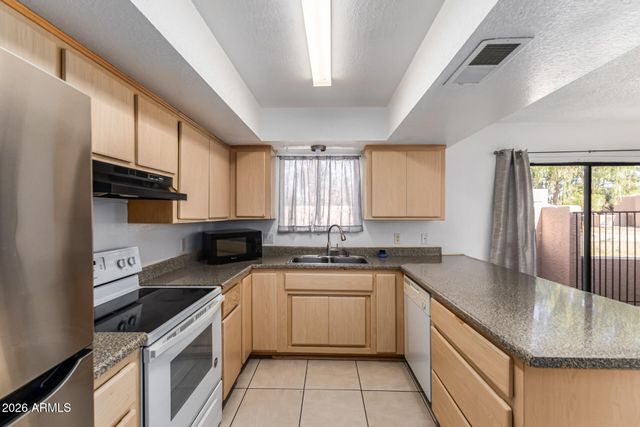 8940 W OLIVE Avenue 32, Peoria, AZ 85345