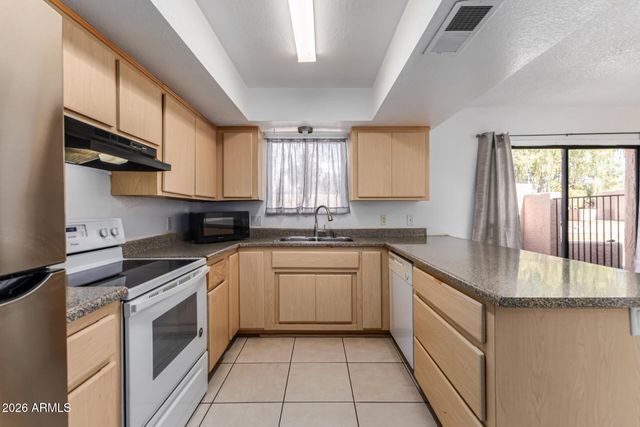 8940 W OLIVE Avenue 32, Peoria, AZ 85345