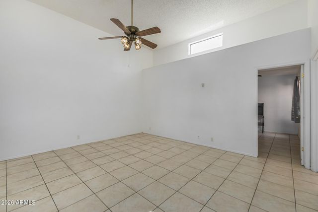 8940 W OLIVE Avenue 32, Peoria, AZ 85345