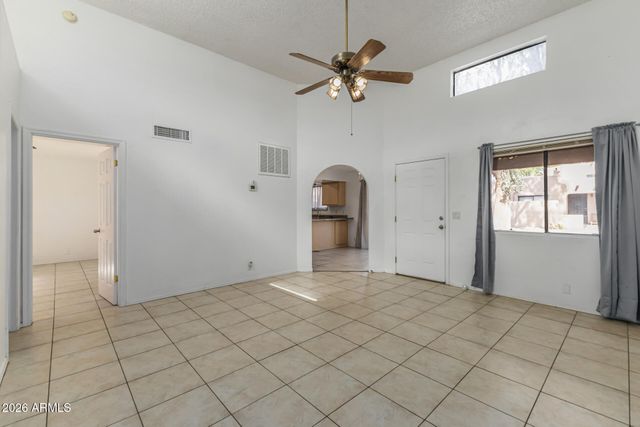 8940 W OLIVE Avenue 32, Peoria, AZ 85345