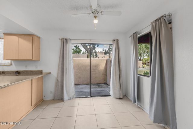 8940 W OLIVE Avenue 32, Peoria, AZ 85345