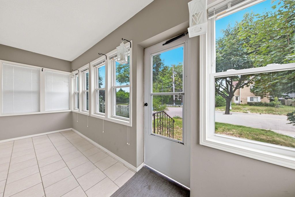 1004 Western Avenue N, Saint Paul, MN 55117 — photo 2