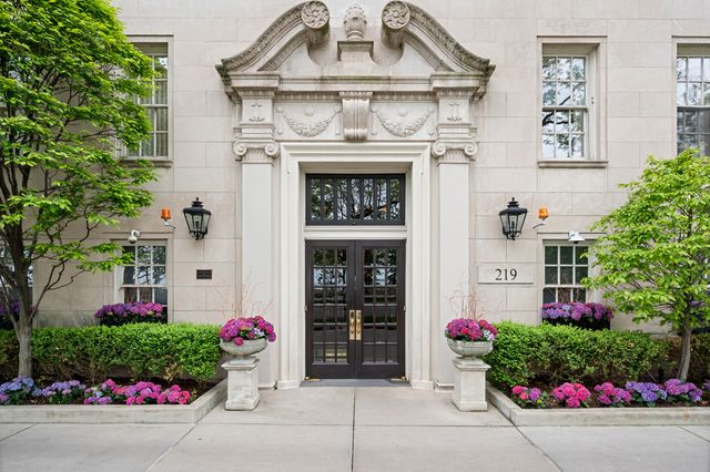 219 E Lake Shore Drive 6AB, Chicago, IL 60611