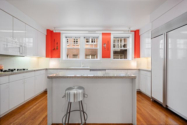 219 E Lake Shore Drive 6AB, Chicago, IL 60611