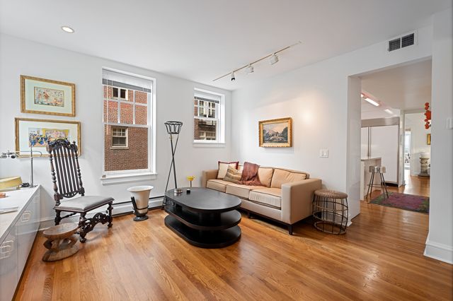 219 E Lake Shore Drive 6AB, Chicago, IL 60611