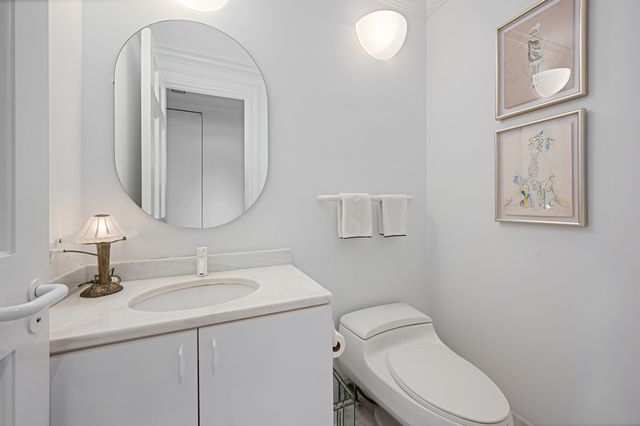 219 E Lake Shore Drive 6AB, Chicago, IL 60611