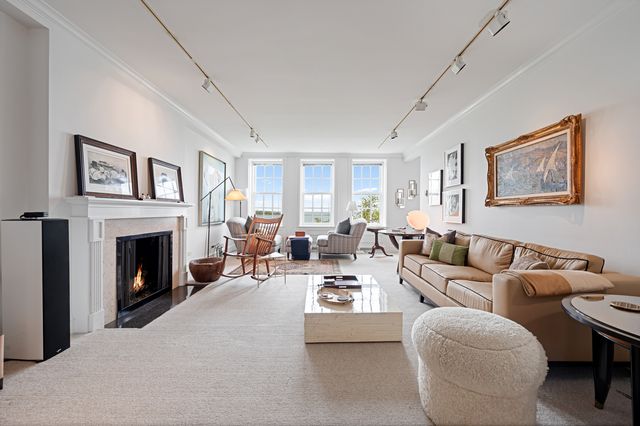 219 E Lake Shore Drive 6AB, Chicago, IL 60611