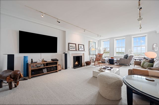 219 E Lake Shore Drive 6AB, Chicago, IL 60611