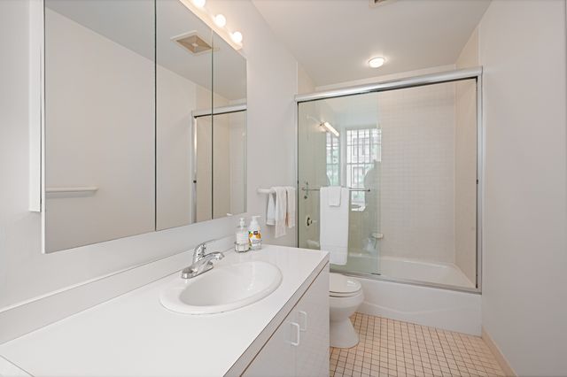 219 E Lake Shore Drive 6AB, Chicago, IL 60611