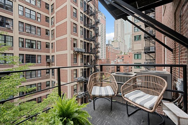 219 E Lake Shore Drive 6AB, Chicago, IL 60611