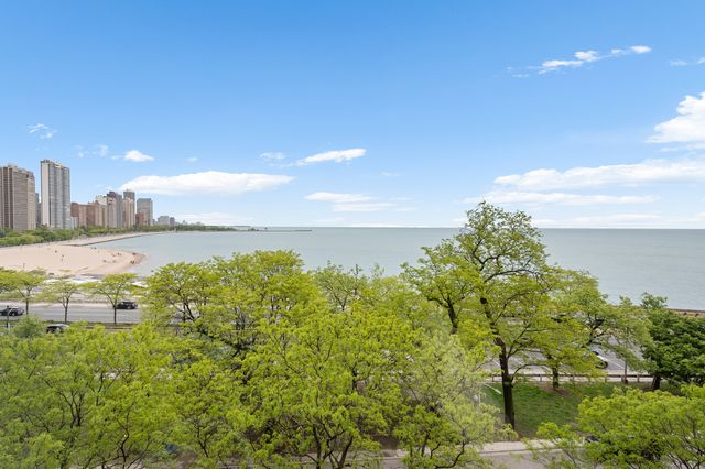 219 E Lake Shore Drive 6AB, Chicago, IL 60611