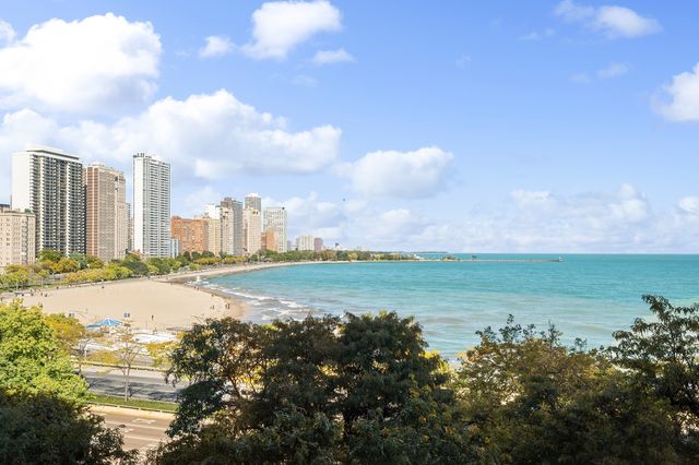 219 E Lake Shore Drive 6AB, Chicago, IL 60611