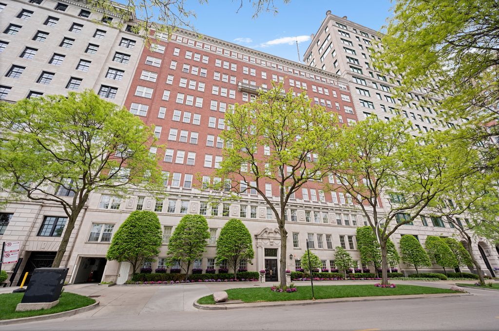 219 E Lake Shore Drive 6AB, Chicago, IL 60611