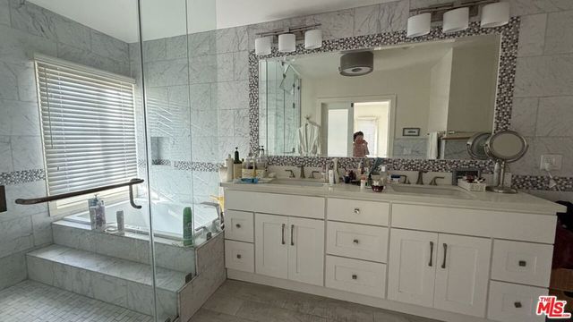 957 5th Avenue, Los Angeles, CA 90019