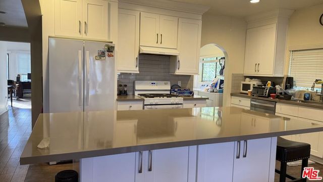 957 5th Avenue, Los Angeles, CA 90019
