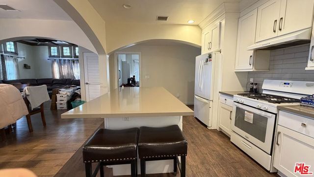 957 5th Avenue, Los Angeles, CA 90019