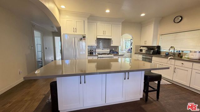 957 5th Avenue, Los Angeles, CA 90019